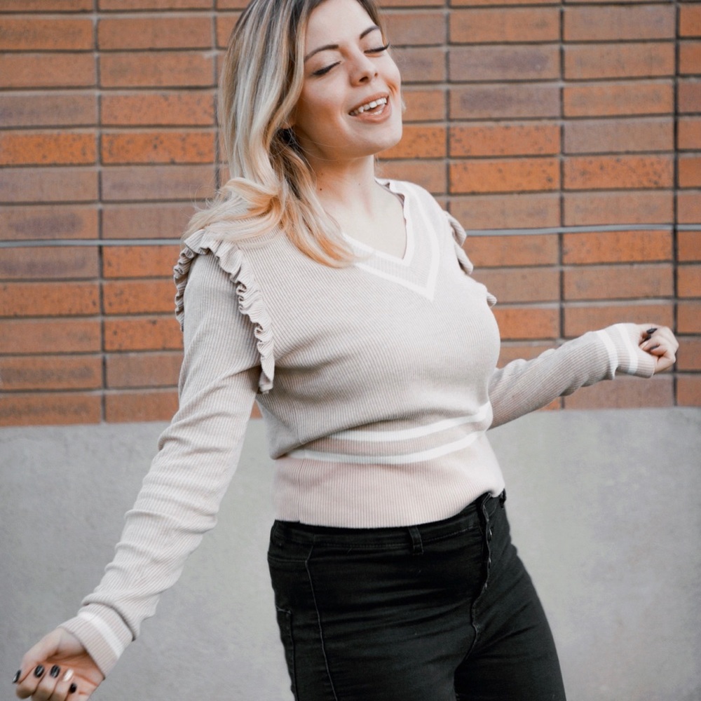 Bevello V Neck Ruffles Beige Sweater